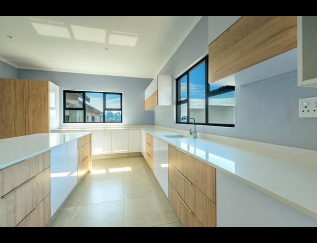 5 BEDROOM TOWNHOUSE FOR SALE IN RIVER GOOSE ESTATE
